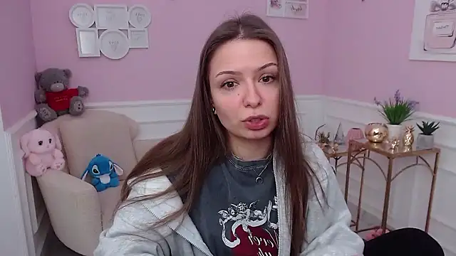 LucySkilar online show from 01-19-26, 05:55