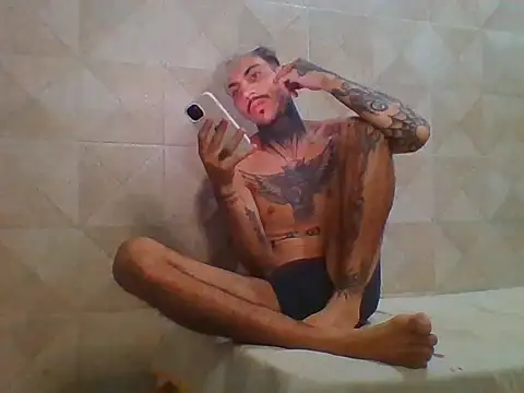 PitbullDiablo1 online show from 11-18-25, 04:06