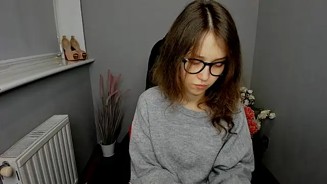 Snapshot of AfinaCutie chatting on 02-01-25, 12:47 AfinaCutie online show from 02-01-25, 12:47