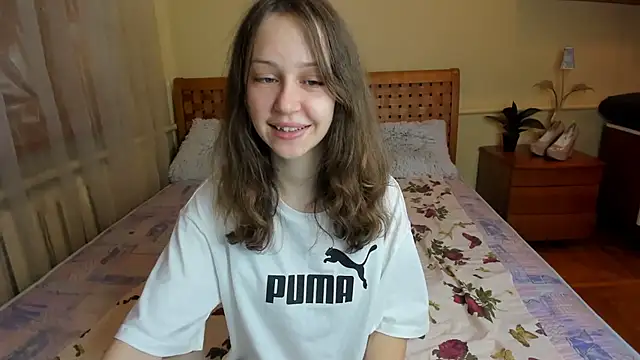 Snapshot of AfinaCutie chatting on 10-21-25, 01:01 AfinaCutie online show from 10-21-25, 01:01