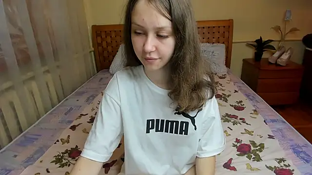 Snapshot of AfinaCutie chatting on 10-23-25, 06:56 AfinaCutie online show from 10-23-25, 06:56