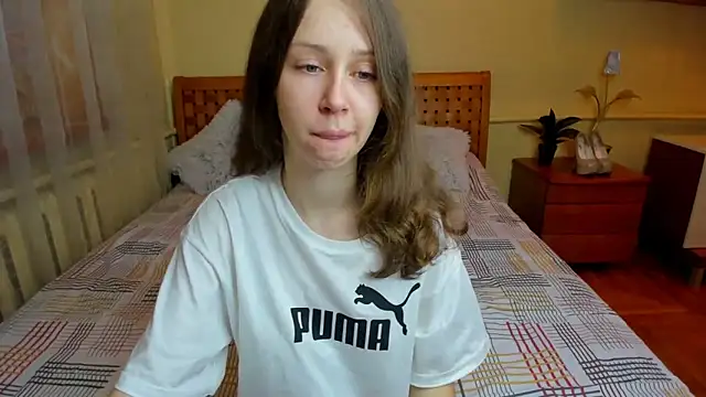 Snapshot of AfinaCutie chatting on 10-31-25, 01:45 AfinaCutie online show from 10-31-25, 01:45