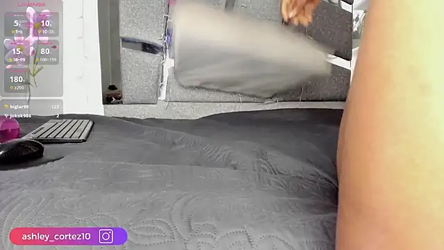 ashley crotez online show from 02-19-25, 04:33