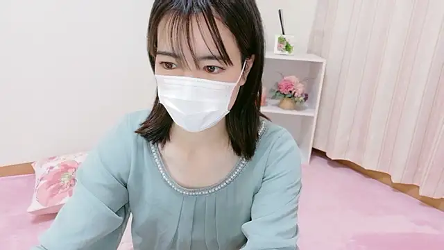 Snapshot of QoMeioQ chatting on 10-24-25, 10:33 QoMeioQ online show from 10-24-25, 10:33