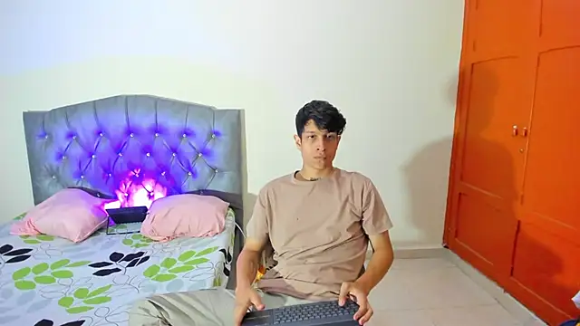 Snapshot of AgarEvans chatting on 10-10-25, 06:51 AgarEvans online show from 10-10-25, 06:51