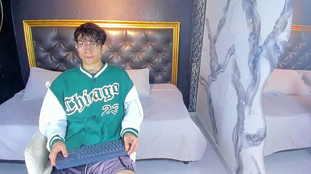 AgarEvans online show from 10-30-25, 02:57