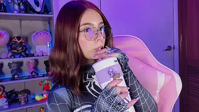 EmilyMiller  online show from 11-01-25, 09:17