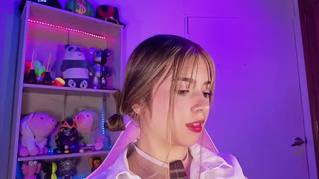 EmilyMiller  online show from 02-17-26, 04:13