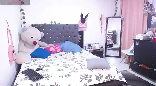 Snapshot of Pocahontaslovex chatting on 01-19-25, 04:36 Pocahontaslovex online show from 01-19-25, 04:36