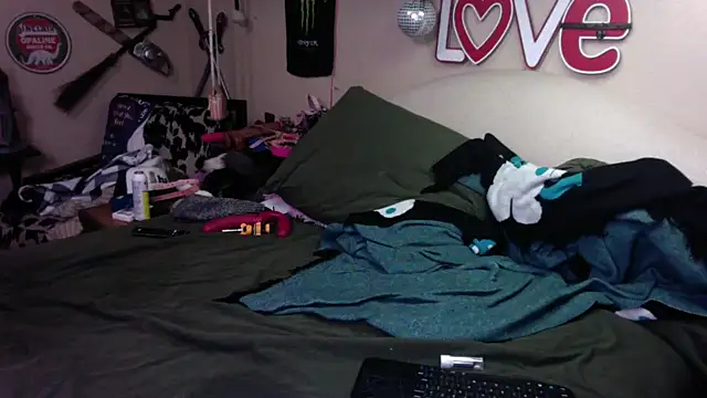 Snapshot of Blakelytgirl chatting on 01-22-25, 10:40 Blakelytgirl online show from 01-22-25, 10:40