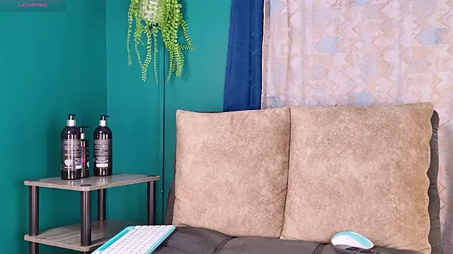 Layla 17 online show from 02-23-26, 10:51