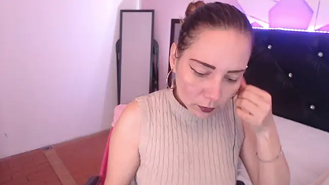 camila delarosa online show from 10-24-25, 04:03