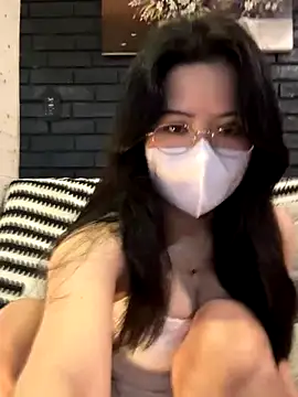 Snapshot of Kyomi-ibaby chatting on 10-31-25, 10:38 Kyomi-ibaby online show from 10-31-25, 10:38