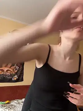 Snapshot of Crayzy_Luv chatting on 02-14-25, 10:07 Crayzy Luv online show from 02-14-25, 10:07