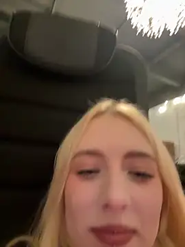 Snapshot of Crayzy_Luv chatting on 11-01-25, 12:51 Crayzy Luv online show from 11-01-25, 12:51