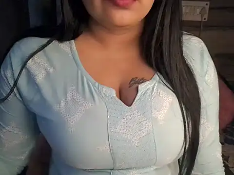 Snapshot of Trezza chatting on 01-18-26, 08:23 Trezza online show from 01-18-26, 08:23