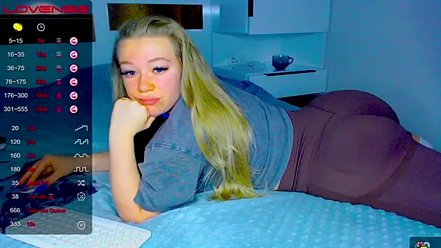 kitti kaattt online show from 10-19-25, 03:29