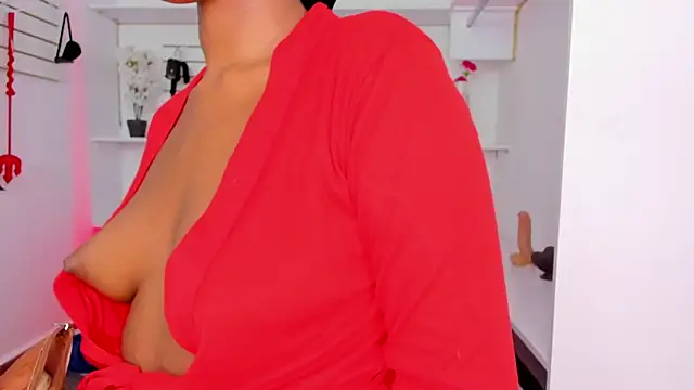 Alejandra Dunn online show from 10-31-25, 01:06