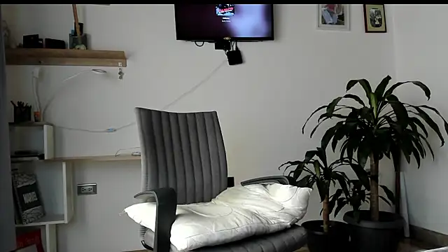 Snapshot of manucute_23_ chatting on 02-19-26, 03:19 manucute 23 online show from 02-19-26, 03:19