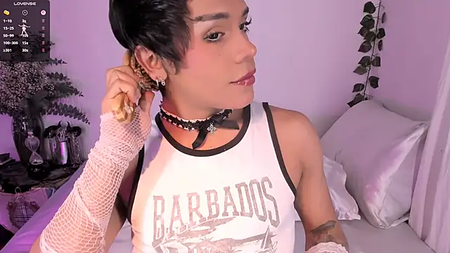 Snapshot of Danigio chatting on 11-08-25, 04:01 Danigio online show from 11-08-25, 04:01