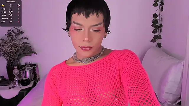 Snapshot of Danigio chatting on 11-12-25, 05:30 Danigio online show from 11-12-25, 05:30