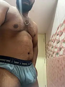 Snapshot of Handsomehunk_4U chatting on 12-14-24, 03:04 Handsomehunk 4U online show from 12-14-24, 03:04