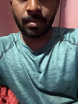 Snapshot of Handsomehunk_4U chatting on 02-15-25, 05:28 Handsomehunk 4U online show from 02-15-25, 05:28