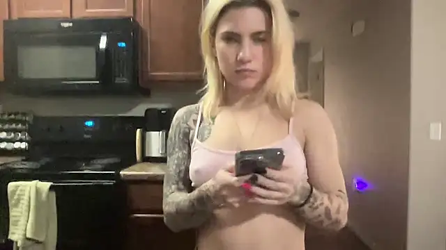 Snapshot of NatalieKneals chatting on 01-05-25, 06:35 NatalieKneals online show from 01-05-25, 06:35