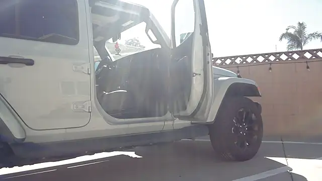 Snapshot of NatalieKneals chatting on 10-29-25, 08:43 NatalieKneals online show from 10-29-25, 08:43