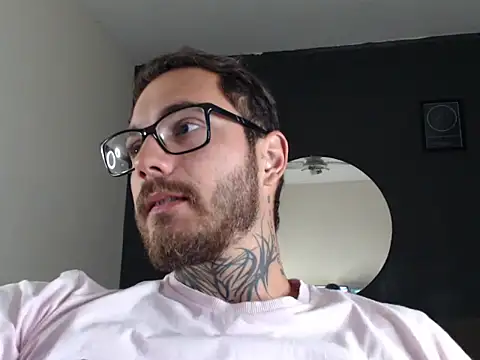 Snapshot of clark_r chatting on 09-25-25, 11:52 clark r online show from 09-25-25, 11:52