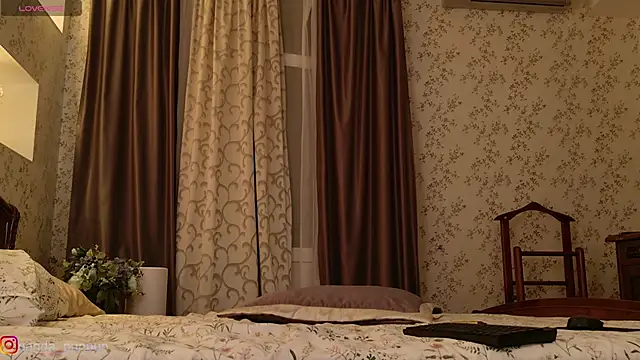 Snapshot of Neko_Kimiko chatting on 01-19-25, 04:04 Neko Kimiko online show from 01-19-25, 04:04