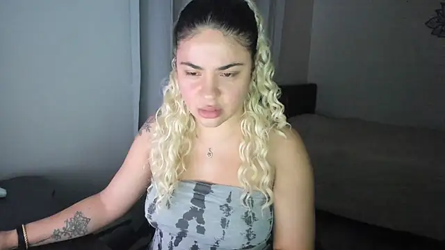 Snapshot of MelSaunders chatting on 01-12-25, 03:49 MelSaunders online show from 01-12-25, 03:49