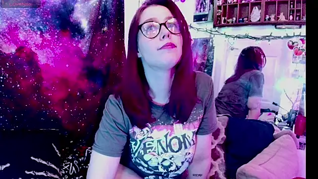 Snapshot of EverlyEster chatting on 01-11-25, 05:31 EverlyEster online show from 01-11-25, 05:31