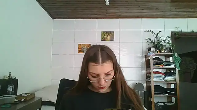 Snapshot of SweetyBabyDemon chatting on 10-10-25, 01:32 SweetyBabyDemon online show from 10-10-25, 01:32