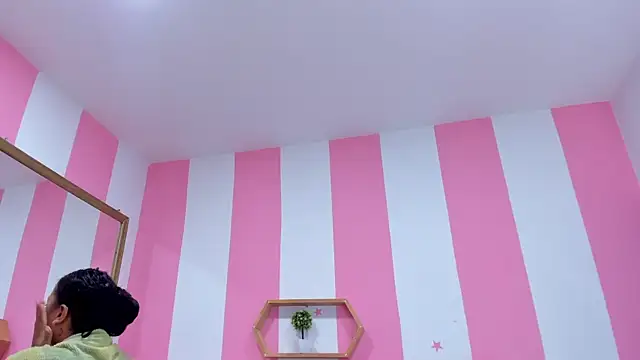ISABELLA 020 online show from 09-17-25, 12:51