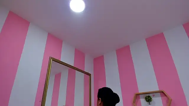 ISABELLA 020 online show from 10-21-25, 01:34