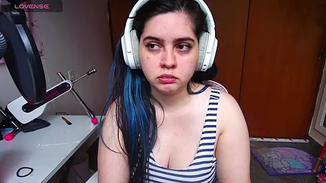 Snapshot of Vallolet_Spencer chatting on 02-06-25, 12:05 Vallolet Spencer online show from 02-06-25, 12:05