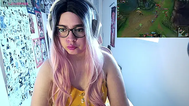 Snapshot of Vallolet_Spencer chatting on 10-19-25, 09:04 Vallolet Spencer online show from 10-19-25, 09:04