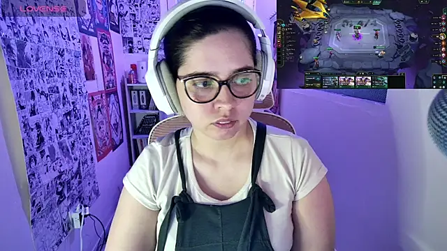 Snapshot of Vallolet_Spencer chatting on 11-05-25, 05:18 Vallolet Spencer online show from 11-05-25, 05:18