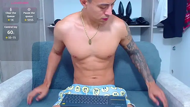 Snapshot of Tristan-bm chatting on 10-18-25, 02:07 Tristan-bm online show from 10-18-25, 02:07