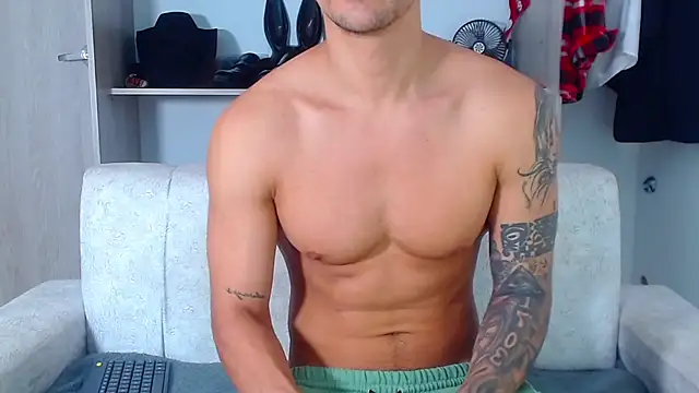 Snapshot of Tristan-bm chatting on 11-15-25, 12:13 Tristan-bm online show from 11-15-25, 12:13