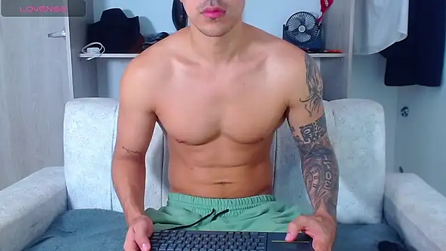 Snapshot of Tristan-bm chatting on 11-20-25, 12:16 Tristan-bm online show from 11-20-25, 12:16