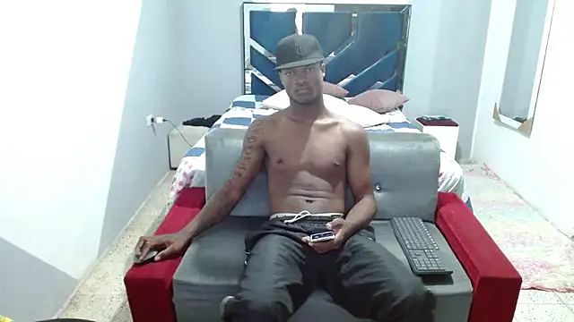 MiguelAngelxl online show from 10-27-25, 04:44