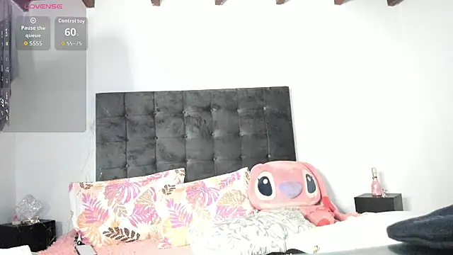 Kylie2211 online show from 10-24-25, 04:14