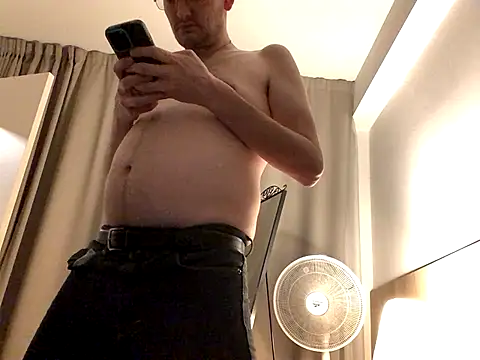 Snapshot of Hebrewhammers42 chatting on 12-17-25, 07:42 Hebrewhammers42 online show from 12-17-25, 07:42