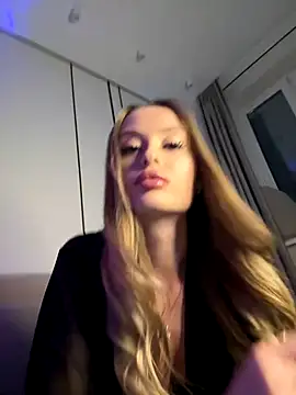 Snapshot of Sweet__Milly chatting on 10-24-25, 02:46 Sweet Milly online show from 10-24-25, 02:46