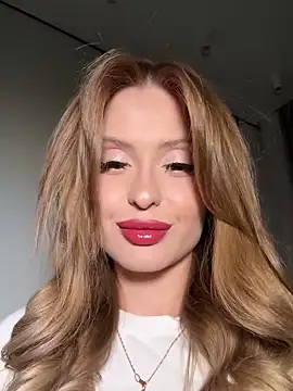 Snapshot of Sweet__Milly chatting on 12-17-25, 12:44 Sweet Milly online show from 12-17-25, 12:44