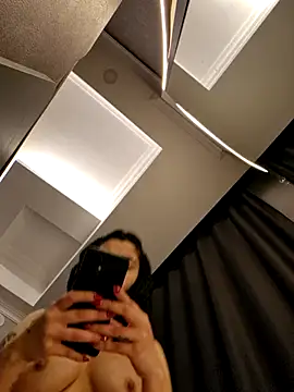 Snapshot of Esmertarcinim chatting on 02-25-25, 12:55 Esmertarcinim online show from 02-25-25, 12:55