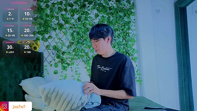 Snapshot of Levii_Ackermann chatting on 02-11-26, 02:22 Levii Ackermann online show from 02-11-26, 02:22