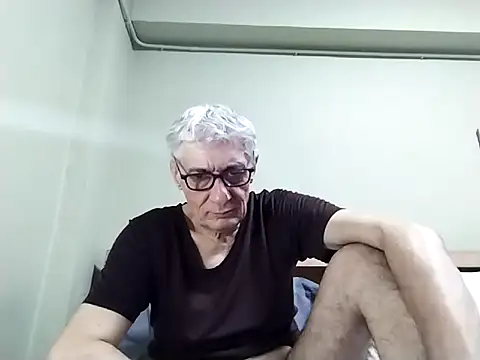 Snapshot of BIGUNCUTHARDCOCK chatting on 11-22-25, 01:43 BIGUNCUTHARDCOCK online show from 11-22-25, 01:43